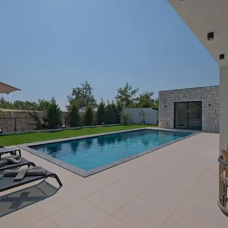 Villa Genis Aileler Icin Korunakli *