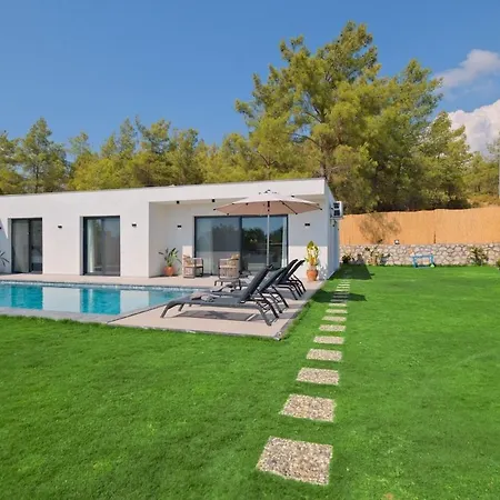 Villa Genis Aileler Icin Korunakli