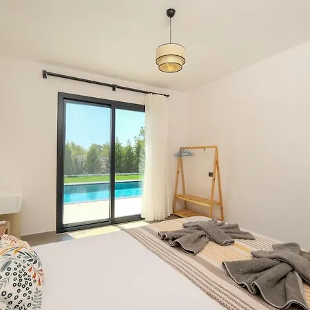 Villa Genis Aileler Icin Korunakli Fethiye